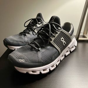 On Cloudswift | size 9